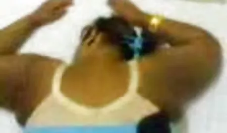 Một y tá không biết xấu hổ đá clip massage nhat ban một người đàn ông kết hôn