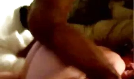 Trong bối cảnh của clip sec nhat ban một thảm đỏ
