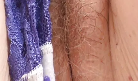 Tôi thấy bà chủ nhà trong phòng clip xec nhat ban ngủ, nằm trong một khiêu dâm vị trí