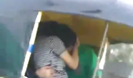 Huyên náo trong một hộp clip sex bo chong nang dau nhat ban đêm